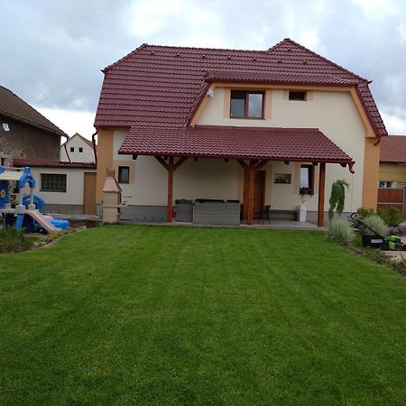 Apartmany Opolany Buitenkant foto