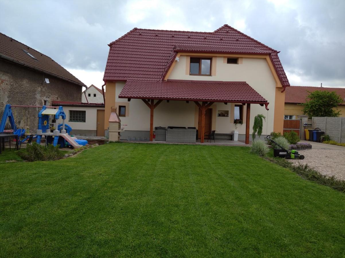 Apartmany Opolany Buitenkant foto